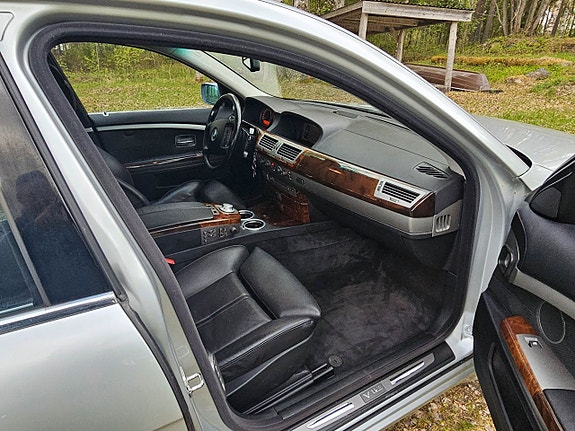 BMW 760i 17 of 18