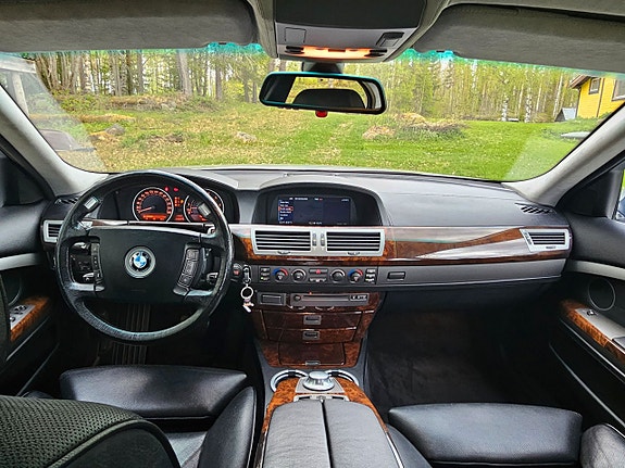 BMW 760i 11 of 18