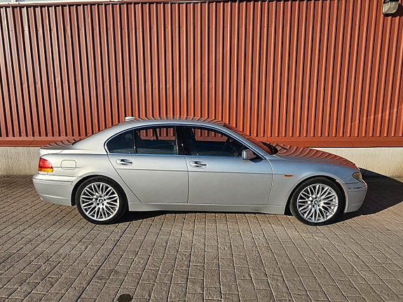 BMW 760i 3 of 18