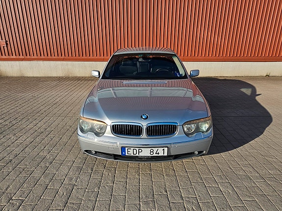 BMW 760i 9 of 18
