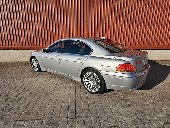 BMW 760i 5 of 18