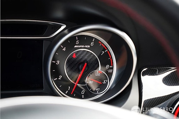 Mercedes-Benz CLA45 13 of 15