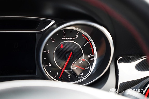 Mercedes-Benz CLA45 13 of 15
