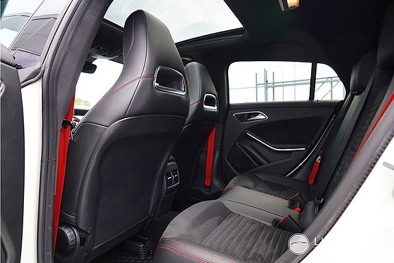 Mercedes-Benz CLA45 14 of 15