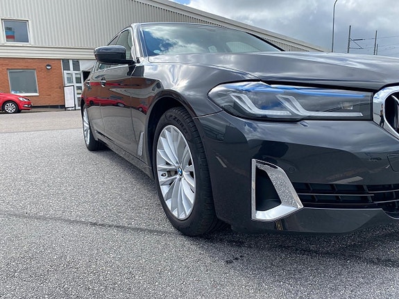 BMW 530e 4 of 5