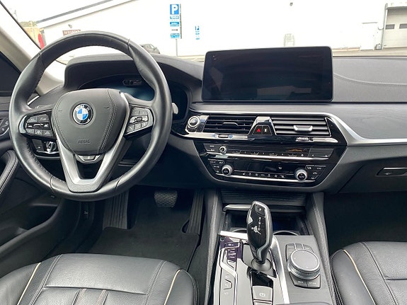 BMW 530e 3 of 5