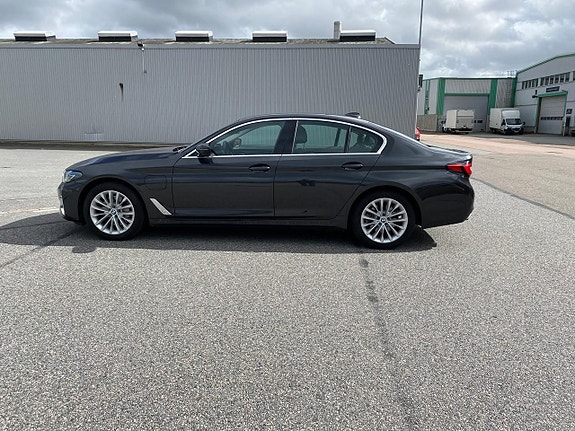 BMW 530e 13 of 16