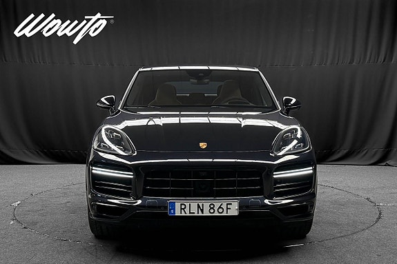 Porsche Cayenne 2 of 5