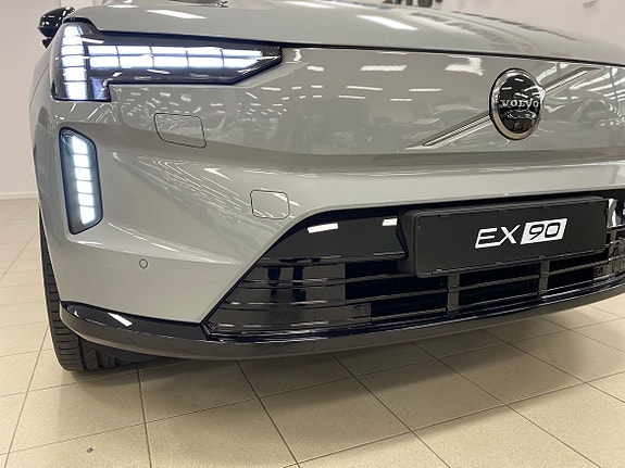 Volvo EX90 3 of 5