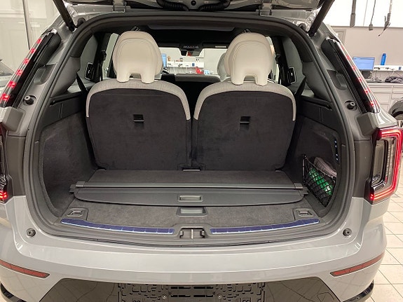 Volvo EX90 8 of 14