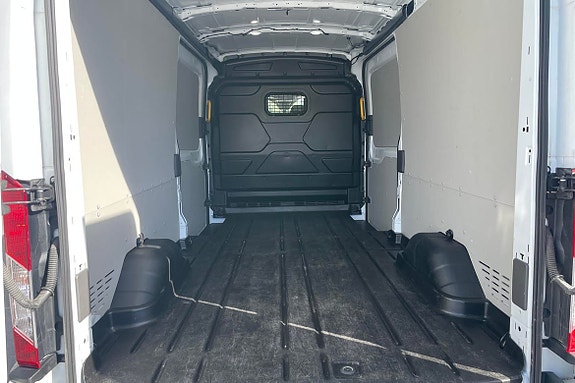 Ford E-Transit 8 of 16