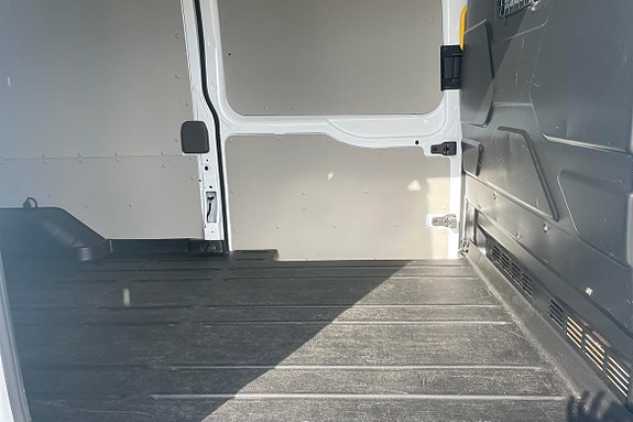 Ford E-Transit 7 of 16
