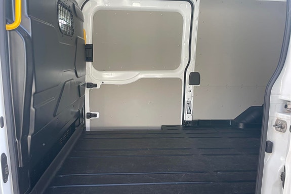 Ford E-Transit 9 of 16