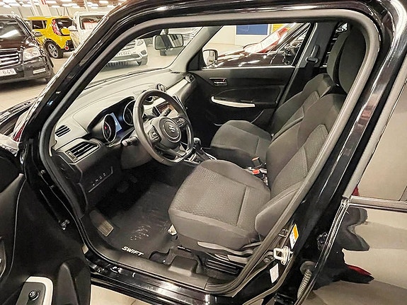 Suzuki Swift 3 of 5