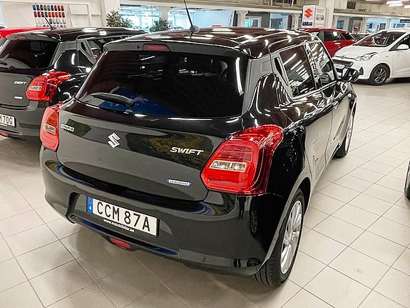 Suzuki Swift 2 of 5