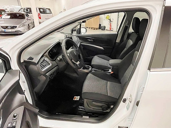 Suzuki S-Cross 3 of 6