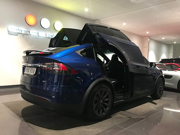 Tesla Model X 6 of 18
