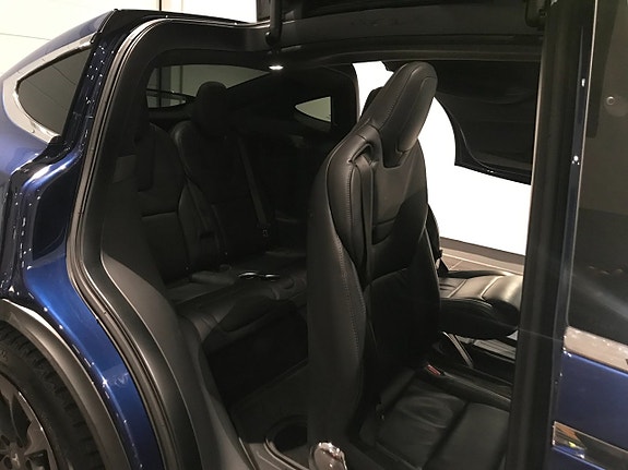 Tesla Model X 17 of 18
