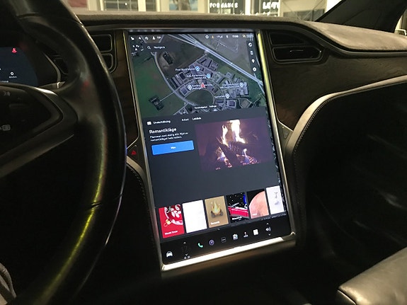 Tesla Model X 12 of 18