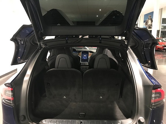 Tesla Model X 18 of 18
