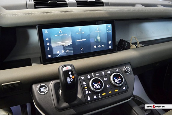 Land Rover Defender 110 9 of 16