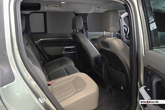 Land Rover Defender 110 16 of 16