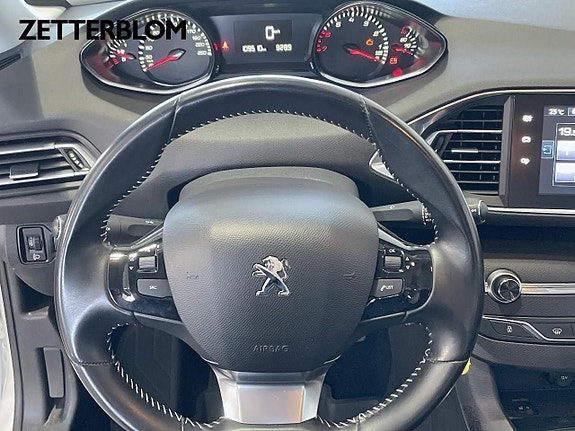 Peugeot 308 SW 12 of 14