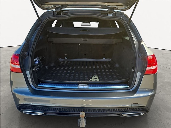 Mercedes-Benz C250 10 of 22