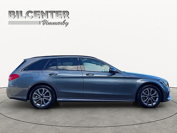 Mercedes-Benz C250 2 of 22