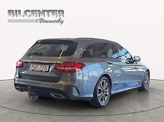 Mercedes-Benz C250 3 of 22