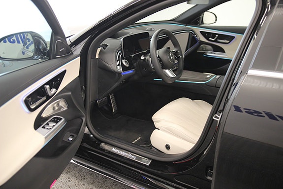 Mercedes-Benz E220 d 2 of 5