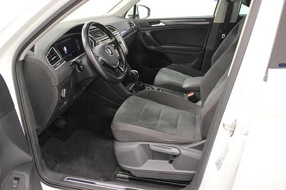 Volkswagen Tiguan 2 of 5