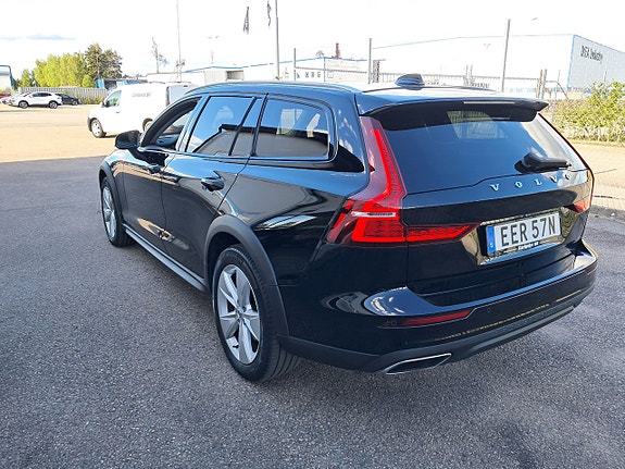 Volvo V60 Cross Country 5 of 5