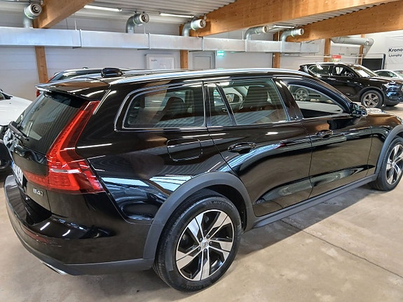 Volvo V60 Cross Country 4 of 5