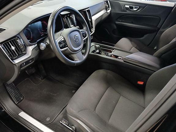 Volvo V60 Cross Country 2 of 5