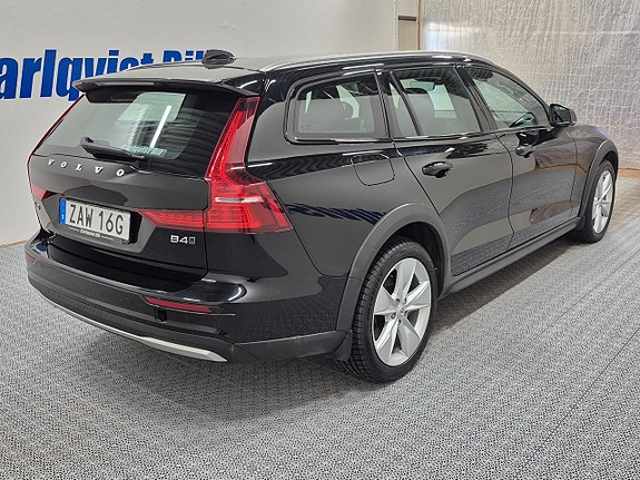 Volvo V60 Cross Country 4 of 5