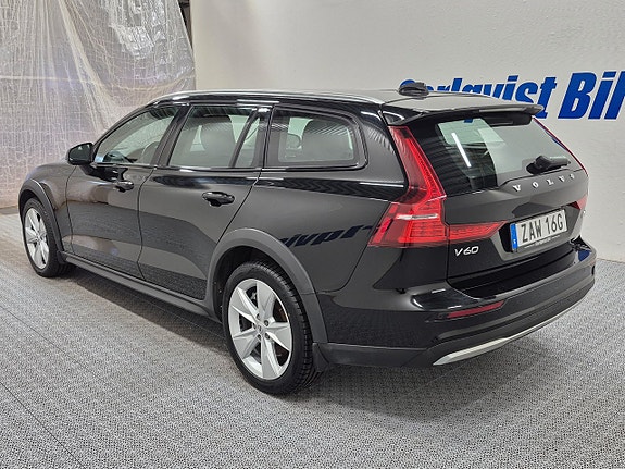 Volvo V60 Cross Country 3 of 5