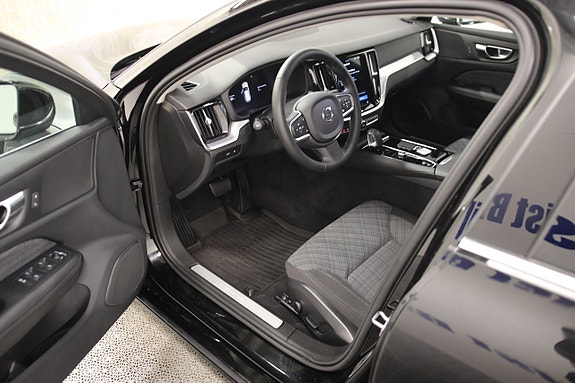 Volvo V60 2 of 12