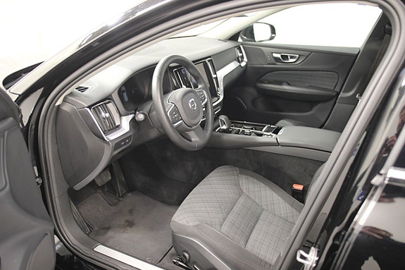 Volvo V60 2 of 11