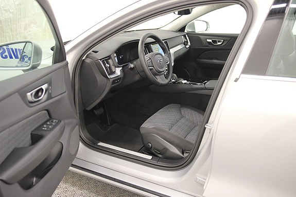Volvo V60 2 of 11