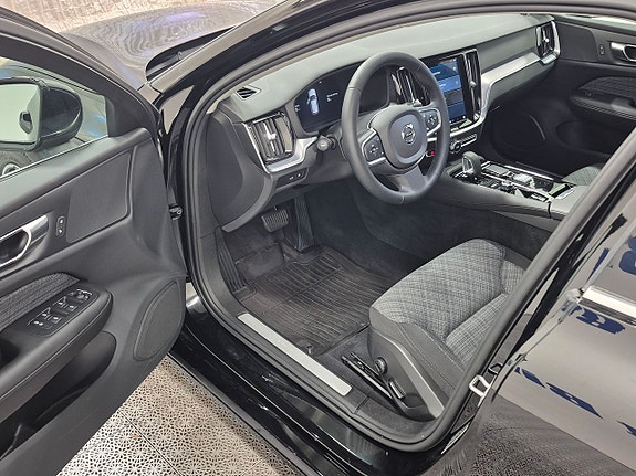 Volvo V60 2 of 13