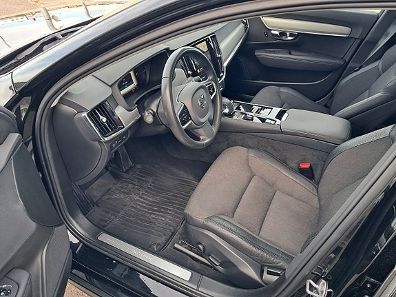 Volvo V90 2 of 7