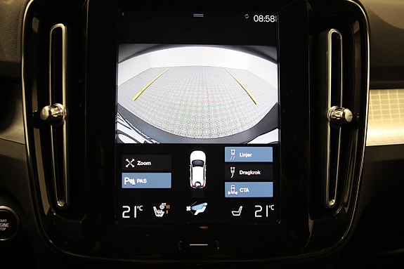 Volvo XC40 8 of 11