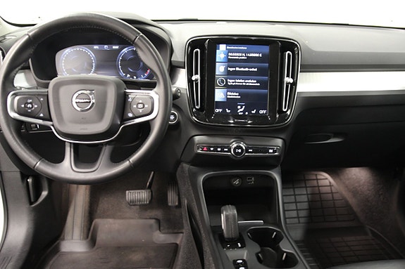 Volvo XC40 6 of 11