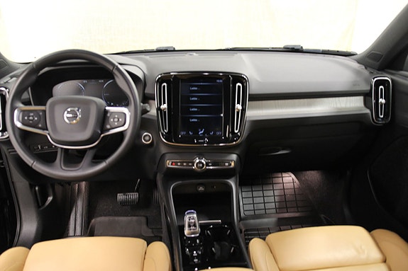 Volvo XC40 6 of 10