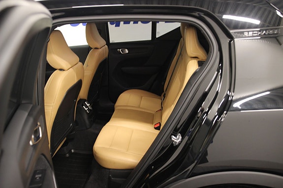 Volvo XC40 8 of 10