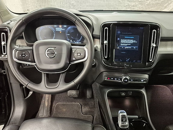 Volvo XC40 6 of 8