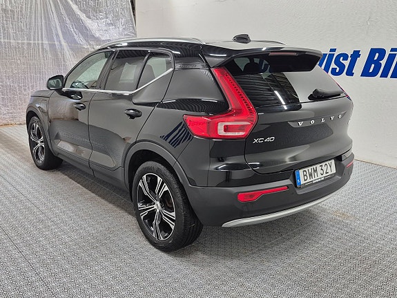 Volvo XC40 3 of 5