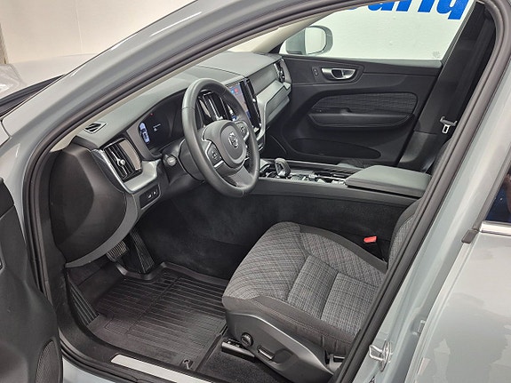 Volvo XC60 2 of 11