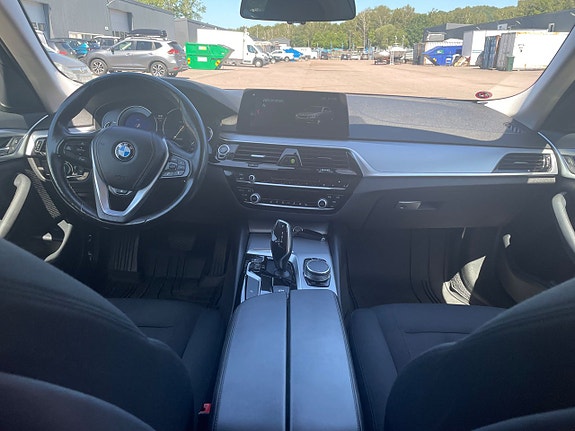 BMW 520 9 of 15